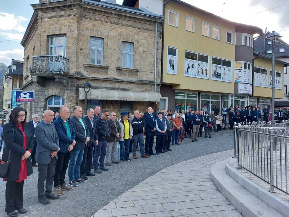 jajce-online_Dan šehida u Jajcu: Obilazak mezarja i polaganje cvijeća u čast poginulim borcima