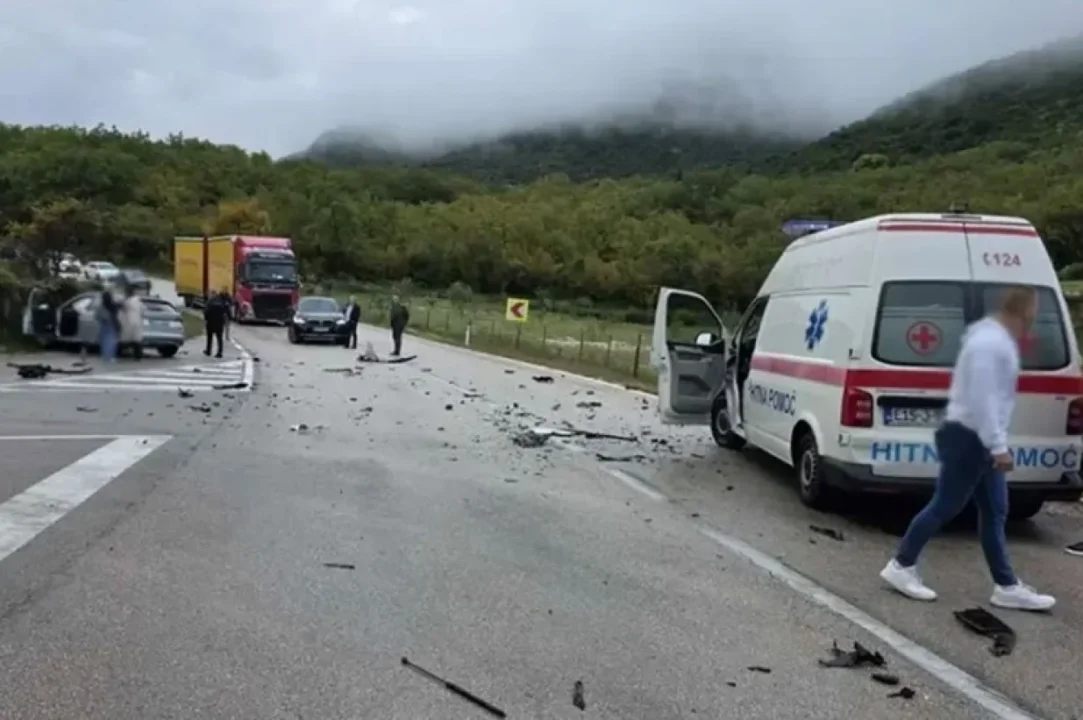 jajce-online_Petero povrijeđenih u strahovitom sudaru Renaulta i Škode