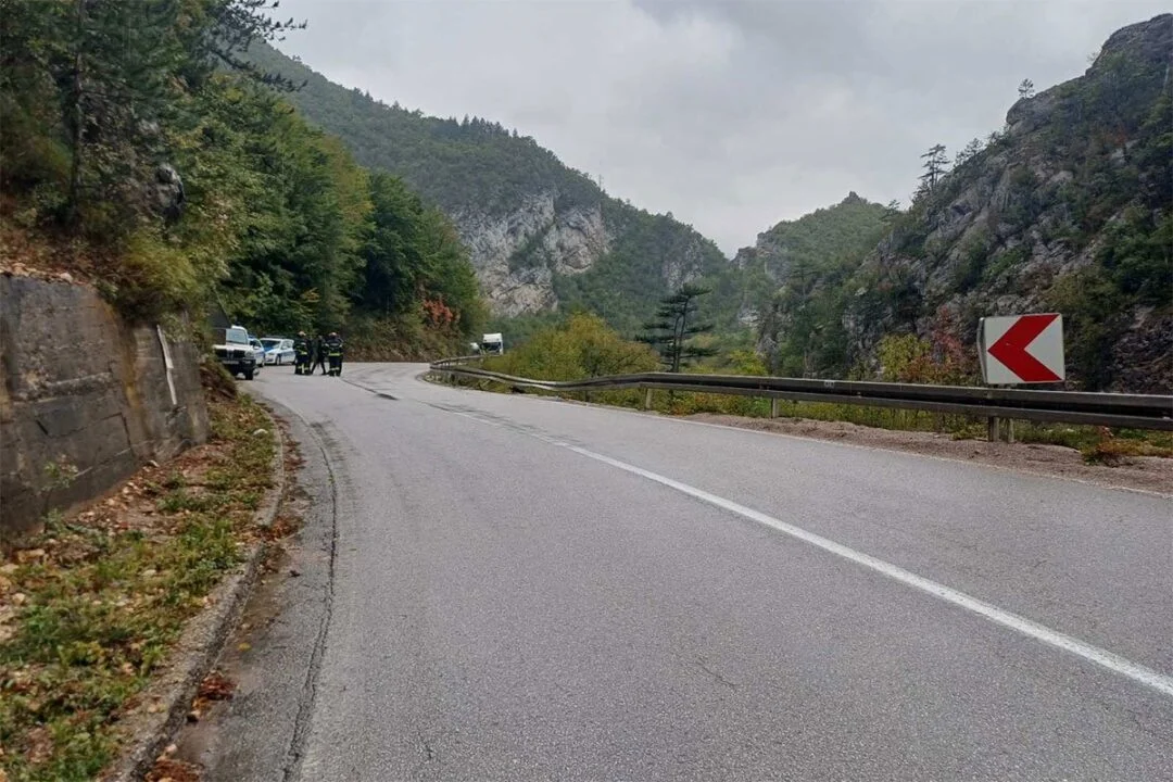 jajce-online_Poginule dvije žene, reno klio sletio u kanjon
