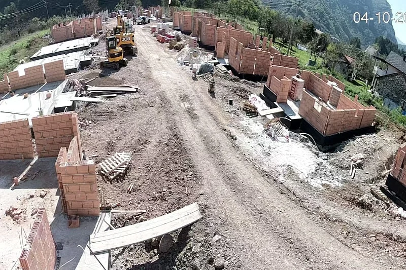 jajce-online_Pomozi.ba se oglasio o gradnji 16 kuća za porodice pogođene poplavama: “Morali smo čekati studiju ugroženosti”