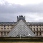 jajce-online_Bh. državljanin među osumnjičenima za pljačku Louvrea? Povezuje se s grupom iz Zapadnog Balkana