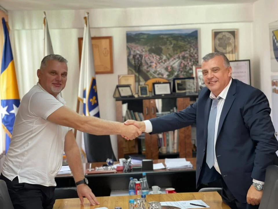 jajce-online_Općina Donji Vakuf i kompanija STRUKTURA potpisali ugovore vrijedne 637.582,63 KM