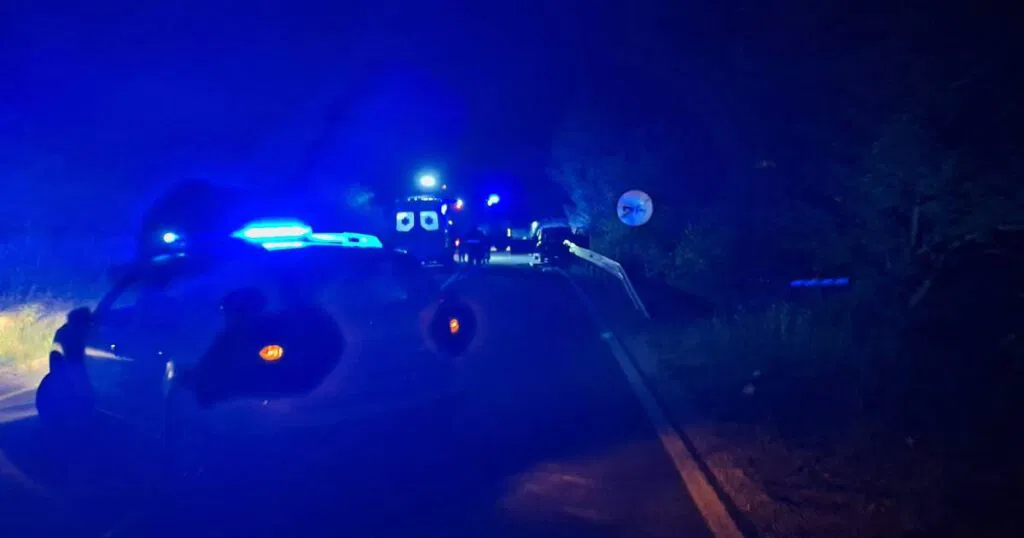 jajce-online_Automobilom sletio u kanal pored puta, intervenisali policija, vatrogasci i Hitna pomoć