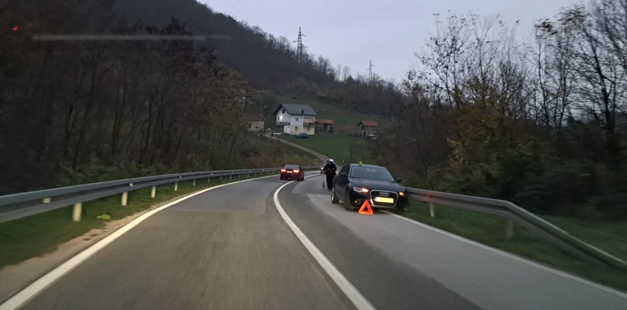 jajce-online_Saobraćajna nezgoda kod Mrkonjić Grada: Vozilo sletjelo s puta