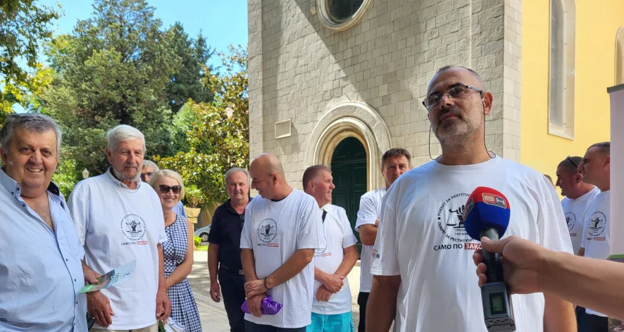 jajce-online_“Pozivamo vas da prestanete da pravite štetu i nas uvodite u sukobe i da se vratite u zakonske okvire..”