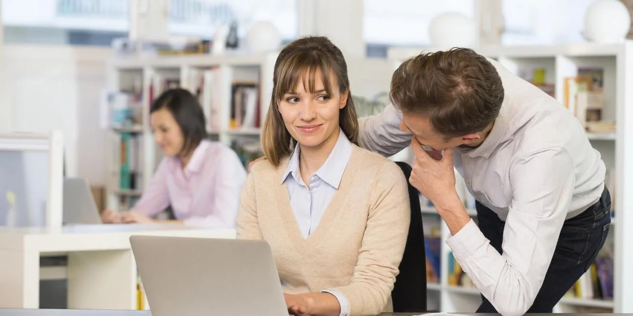 jajce-online_Mobing počinje komplimentom