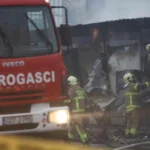 jajce-online_Dramatična noć za sarajevske vatrogasce: Planula unutrašnjost kuće, povrijeđen starac